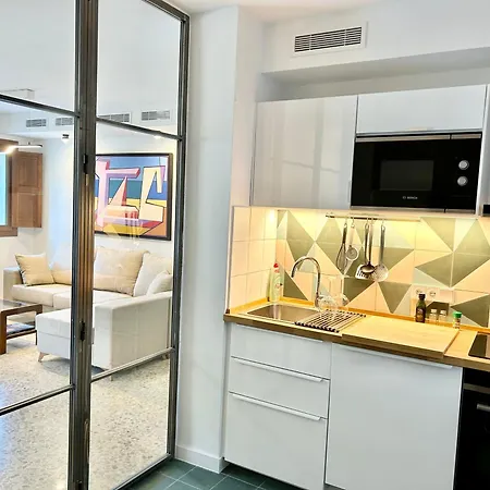 Junto A La Mezquita Y El Guadalquivir *