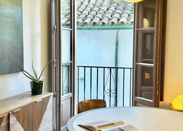 Junto A La Mezquita Y El Guadalquivir *